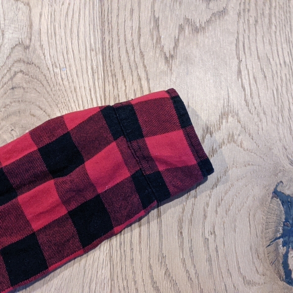 Forever 21 buffalo plaid button up shirt. Size small - Picture 4 of 5